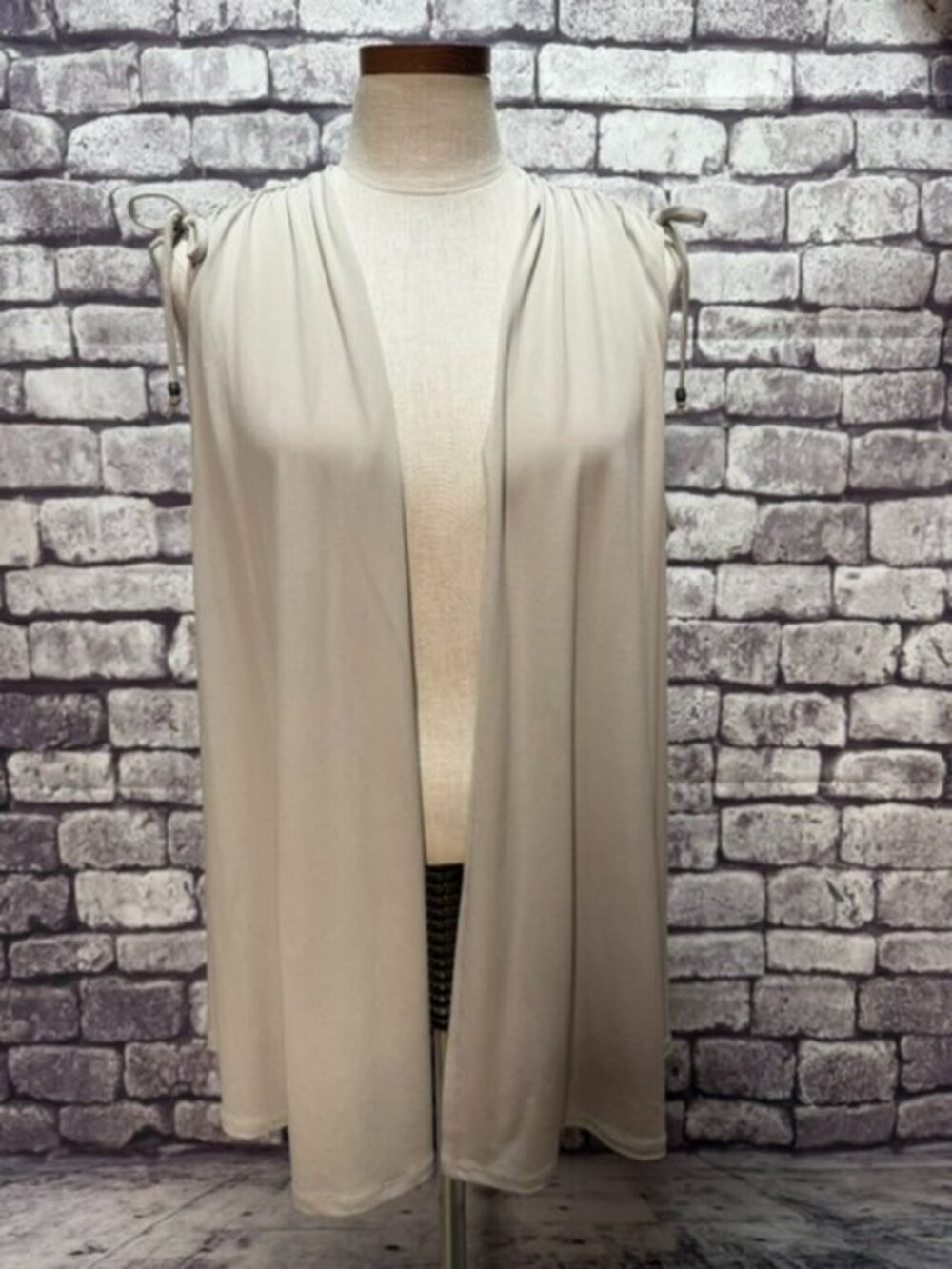 Susan Graver Beige Sleeveless No Close Sweater Size L